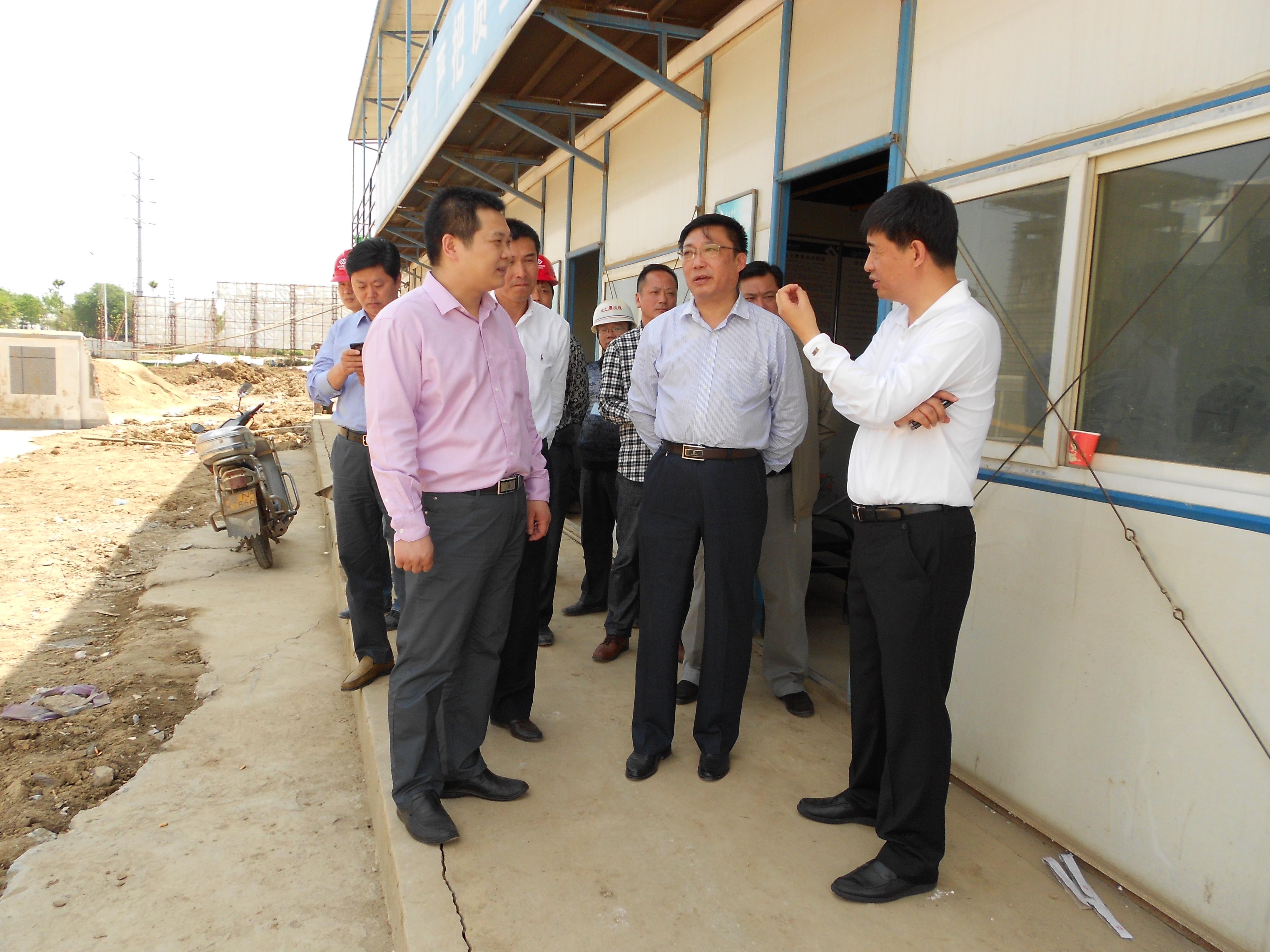 孙云飞视察曙光国际大酒店工地现场